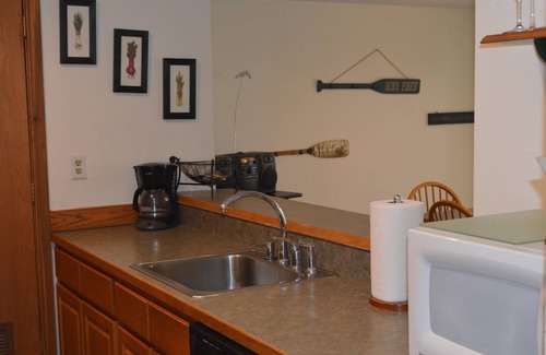 West Dover Condo | Ski In/Out at Mt Snow at Seasons w/Fireplace