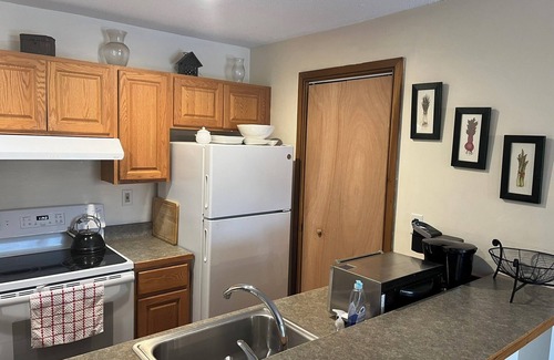 West Dover Condo | Ski In/Out at Mt Snow at Seasons w/Fireplace