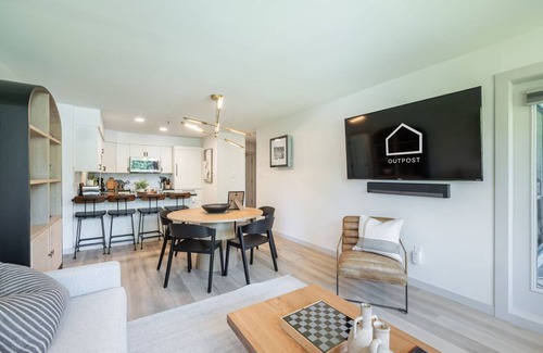 Upper Village Condo | Ski-in/out | Complex pool, hot tub & BBQ | WIFI