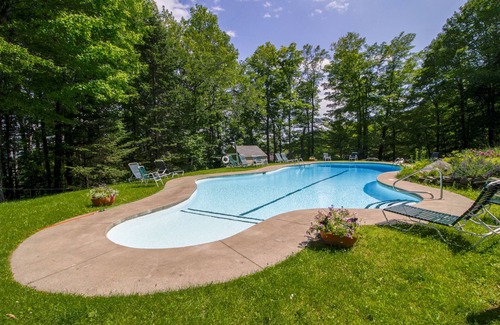 Ludlow Condo | Ski-in/out condo with a pool, tennis & fast WiFi - Sachem Trail at Okemo