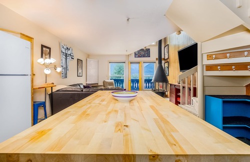 Alyeska Condo | Ski-in/out condo with mountain-views, deck, & fireplace - walk to dining/shuttle