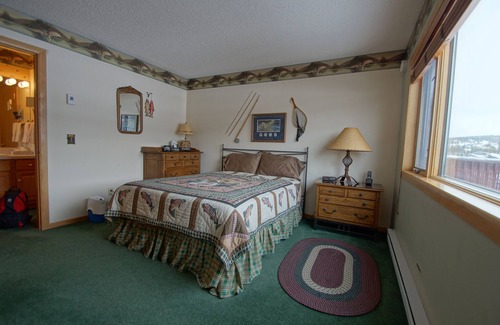 Big Horn House | Ski In/Out, Lake/Mtn views, HEPA air filters, HDTV's, Playstation, Netflix, HBO
