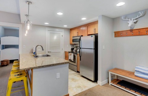 Winter Park House | Ski In Out Luxury Condo 3325 I Huge Hot Tub I Views I Best Price I FREE Adventures Daily