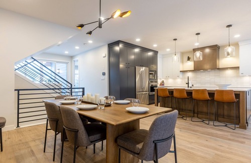 East Kootenay House | Ski In/Out. Luxury. Private Hot Tub. EV Charger.