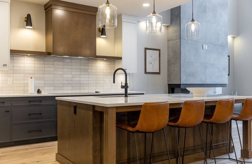 East Kootenay House | Ski In/Out. Luxury. Private Hot Tub. EV Charger.