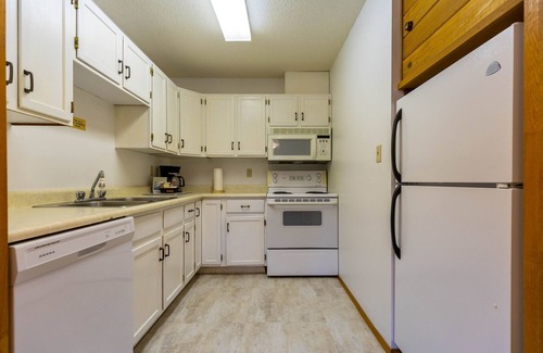 East Kootenay Condo | Ski In/Out Right to the Elk Chairlift