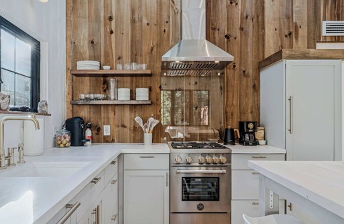 Woodstock House | Ski-In/Out to S6, Sauna & Hot Tub - Little House