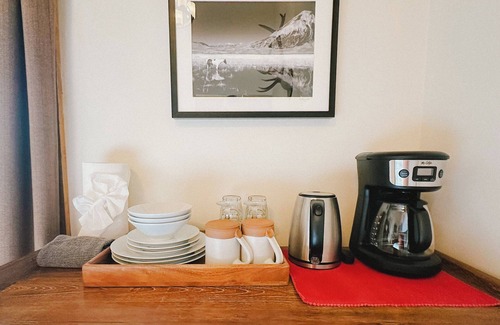 The Outlook Apartment | Ski-In & Out | Top Floor | Panoramic Mountain View