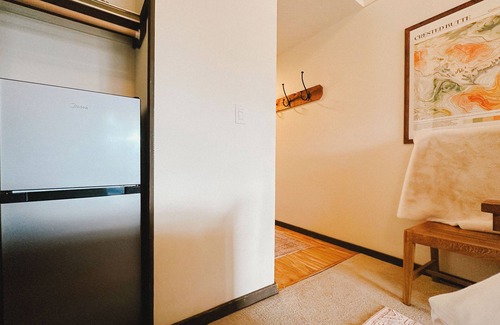 The Outlook Apartment | Ski-In & Out | Top Floor | Panoramic Mountain View