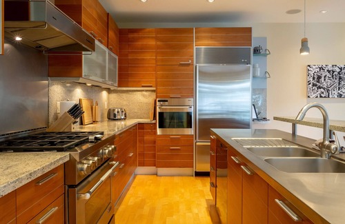 Nordic Estates House | SKI IN/OUT | Updated 4BR | Private Hot Tub | Double Garage | Managed By Aloha Whistler