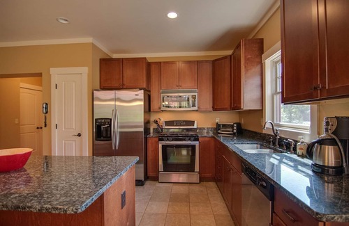 Lincoln Condo | Ski in-out with new Timbertown Quad access or use our private ski shuttle!