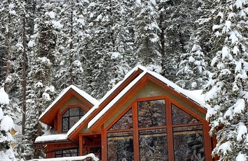 East Kootenay House | Ski In Panorama Cabin with 4 bedrooms and Private Hot tub