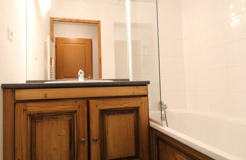 Val Cenis Apartment | Ski-In/Ski-Out Apartment for 6 with Pool Access in Val Cenis