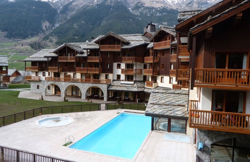 Val Cenis Apartment | Ski-In/Ski-Out Apartment for 6 with Pool, Sauna & Balcony at Val-Cenis