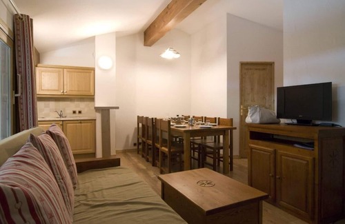 Pralognan-la-Vanoise Apartment | Ski-in/ski-out & foot of the slopes, balcony, tv, ski locker, 62-73m², Pralognan-la-Vanoise