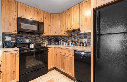 Steamboat Springs Condo | Ski In Ski Out - Steps from the Slopes, Fireplace, Club Amenities