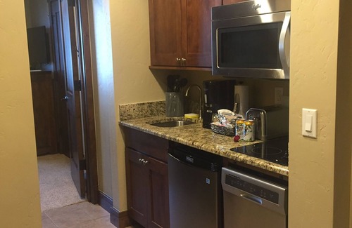 Breckenridge House | Ski-In/Ski-Out - 1 Bedroom Feb 24th - Mar 2nd 2024