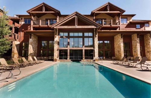 Four O'Clock Apartment | ski in ski out 1 bedroom condo Feb 1-8 only, 2027 ON SALE