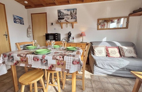 Crest-Voland Apartment | Ski-In/Ski-Out 2-Room Apartment with Terrace at Crest-Voland - Sleeps 4