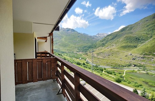 Les Bruyeres Apartment | Ski-In/Ski-Out 2-Room Apartment for 4 with Mountain View, WiFi - Les Menuires
