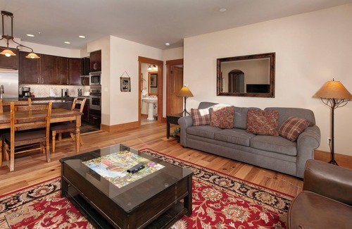 River Run Condo | Ski-In/Ski-Out 2BR/3BA Condo with Mountain Views!