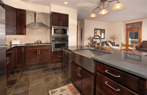 River Run Condo | Ski-In/Ski-Out 2BR/3BA Condo with Mountain Views!