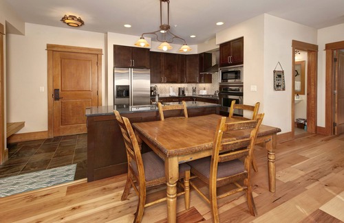 River Run Condo | Ski-In/Ski-Out 2BR/3BA Condo with Mountain Views!