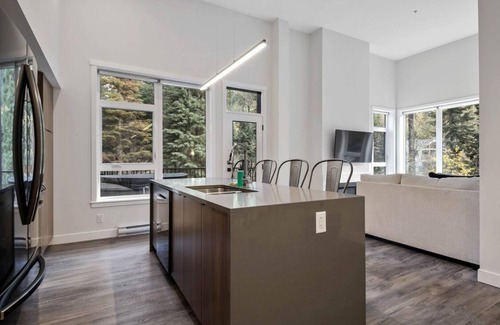Sun Peaks Condo | Ski In /Ski Out, 3 Bed 2 Bath Condo w/Hot Tub