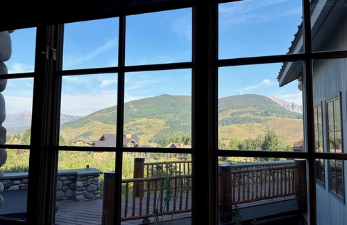 Mount Crested Butte House | Ski-In/Ski-Out 4 BR House that sleeps 10 in Mount Crested Butte!