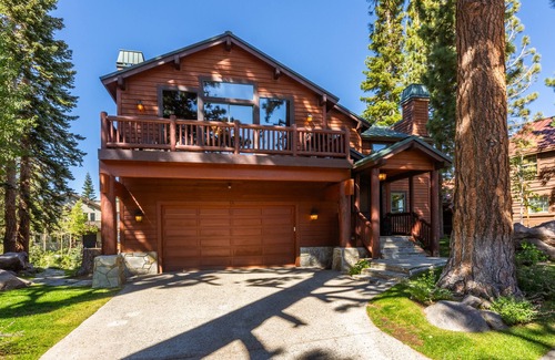 Mammoth Lakes House | Ski-in/Ski-Out 5 Bedroom Luxury Home