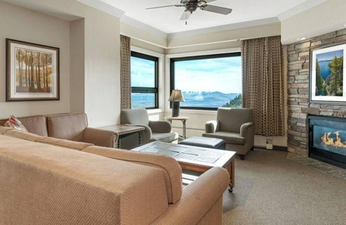 Tahoe Village House | Ski in/Ski out 60%off Lake Tahoe Resort 2bd2ba Pool,Hot tub,Gym,Shuttle,GameRoom