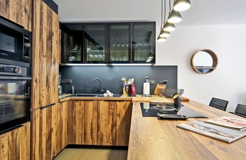 Le Bettaix Apartment | Ski-in/ski-out apartment with terrace and covered parking - 6 people