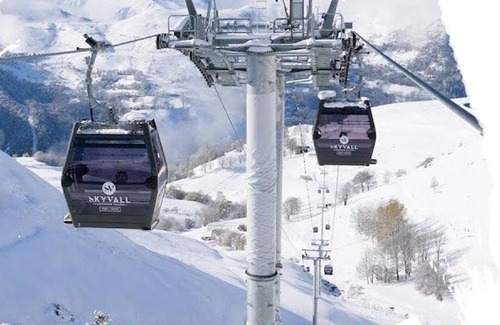 Peyragudes Apartment | Ski-In/Ski-Out Apartment for 8 with Balconies and Ski Equipment Discounts