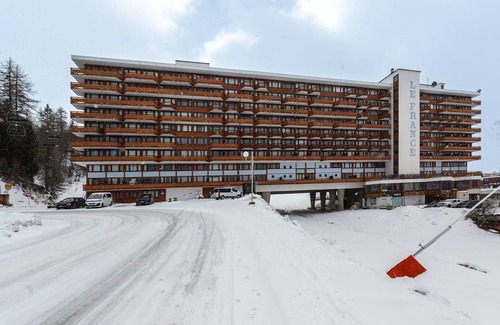 Plagne Centre Apartment | Ski-in/ski-out apartment in Plagne Centre, 7 ppl, 2 bedrooms, balcony