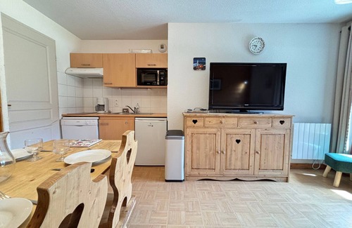 Flumet Apartment | Ski-in/Ski-out Apartment with Indoor Pool and Mountain Decor