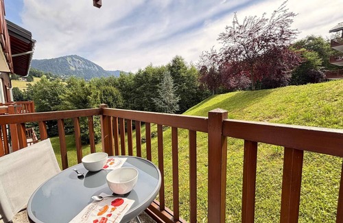 Flumet Apartment | Ski-in/Ski-out Apartment with Indoor Pool and Mountain Decor