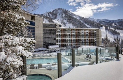 Salt Lake Mountain Resorts Resort | Ski in Ski out at the Cliff Lodge!