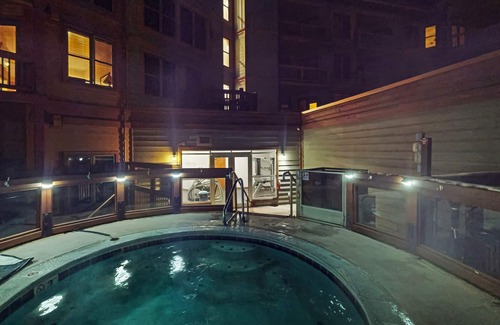 Copper Mountain Village Condo | Ski-in/ski-out chalet in Village center w/shared hot tub/sauna/fitness center