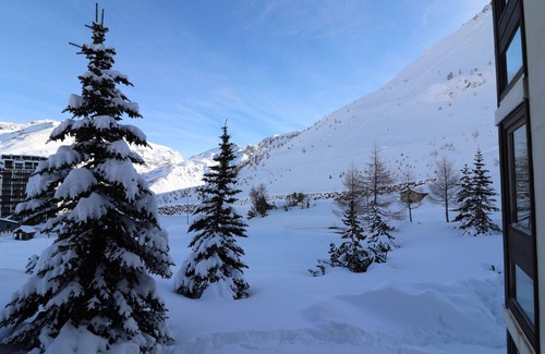 Le Lavachet Apartment | Ski-In/Ski-Out Comfort: Renovated 3-Room Apt with Balcony, Sleeps 7