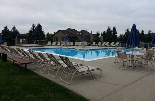 Seven Springs Condo | Ski In/Ski Out Condo in Sunridge with Private Hot Tub