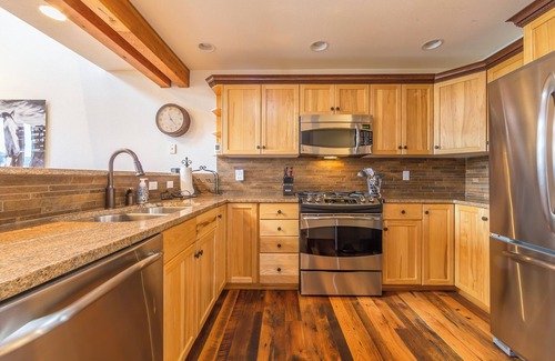 Saddle Ridge House | Ski In/Ski Out Condo, Private Hot Tub, Moonlight Basin