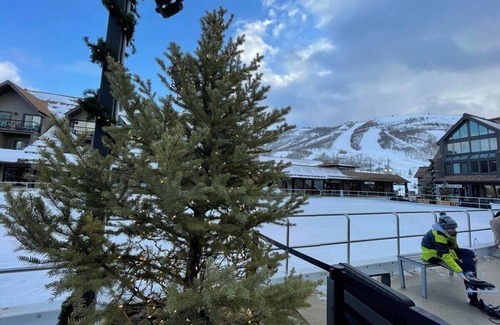 North Park City Apartment | Ski in/ski out condo at the base of Park City Mountain Resort
