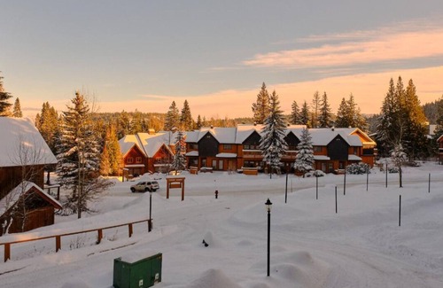 Rossland Condo | Ski in, Ski Out Condo with Hot Tub @ Red Mountain, Rossland