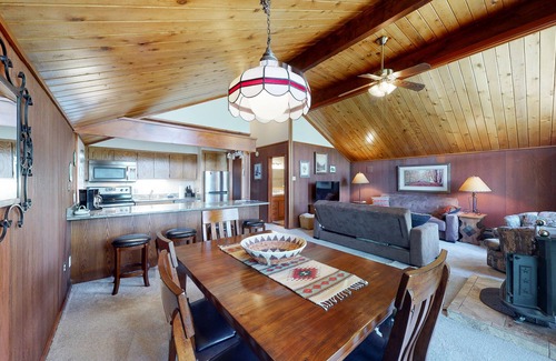 Purgatory Condo | Ski-in/ski-out condo with lake & mountain views, patio, balcony