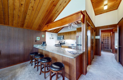Purgatory Condo | Ski-in/ski-out condo with lake & mountain views, patio, balcony