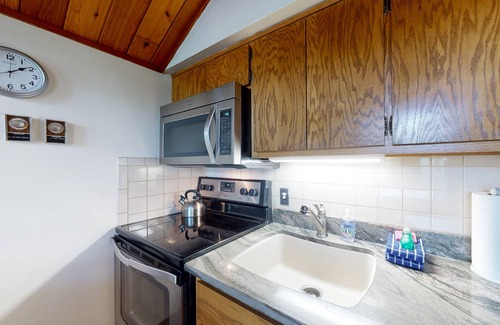 Purgatory Condo | Ski-in/ski-out condo with lake & mountain views, patio, balcony