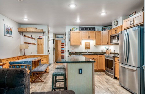 Warren Condo | Ski-In/Ski-Out Condo with Fireplace, Fast WiFi, Washer/Dryer & Seasonal Pool