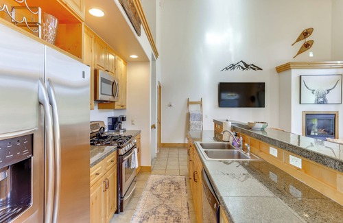 Purgatory House | Ski-In/Ski-Out Durango Townhome w/Balcony