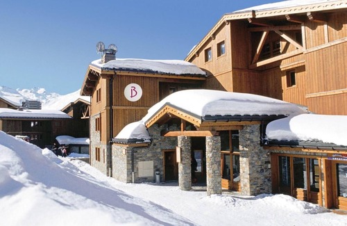 Les Menuires Apartment | Ski-in/ski-out & foot of the slopes, fitness, swimming pool, sauna, hammam, balcony, tv, 40-45m²