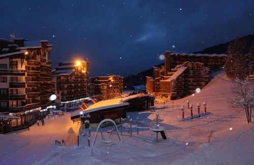 La Perriere Apartment | Ski-in/ski-out & foot of the slopes, 6th floor, balcony, parking, tv, ski locker, 40m², La Tania